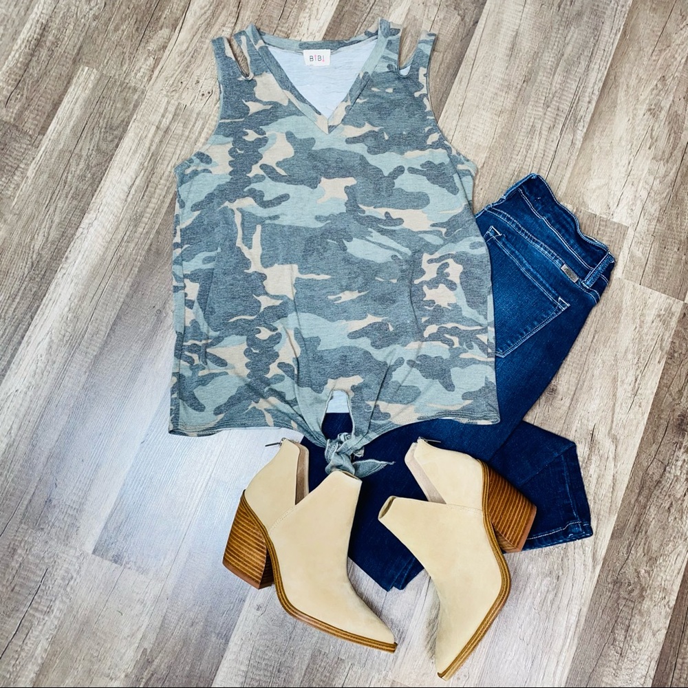 Size Small Bibi Camo Top